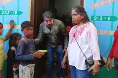 holi-4